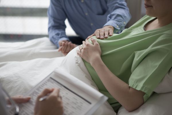 PTSD לאחר לידה: איך להתמודד עם טראומה בלידה