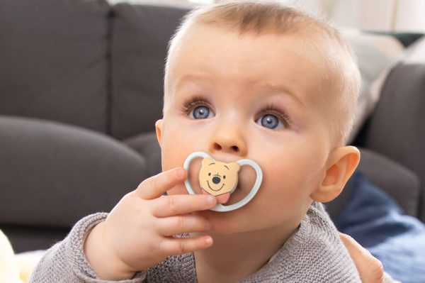 מוצץ גורם לשיניים עקומות, האמנם? 7 מיתוסים נפוצים על מוצצים
